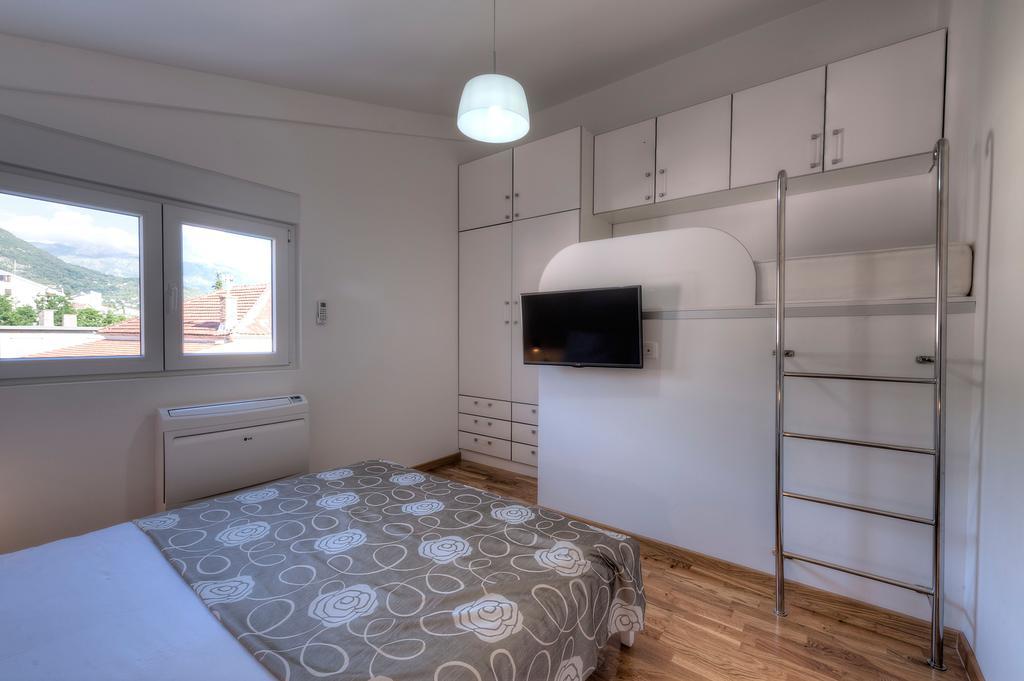 Apartments Delfin ティヴァト エクステリア 写真