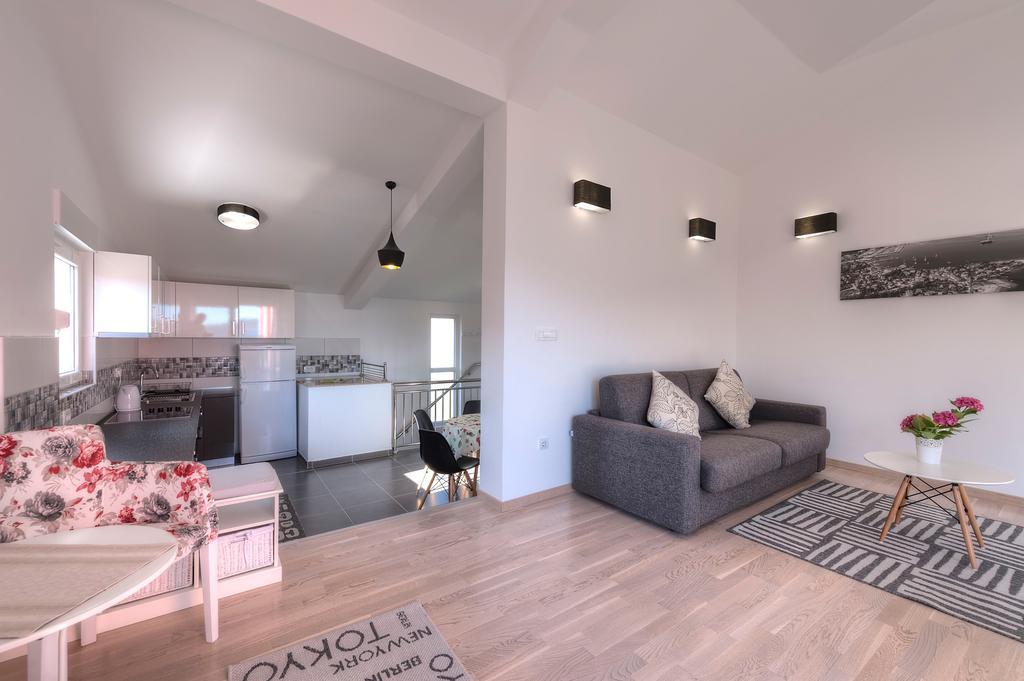 Apartments Delfin ティヴァト エクステリア 写真