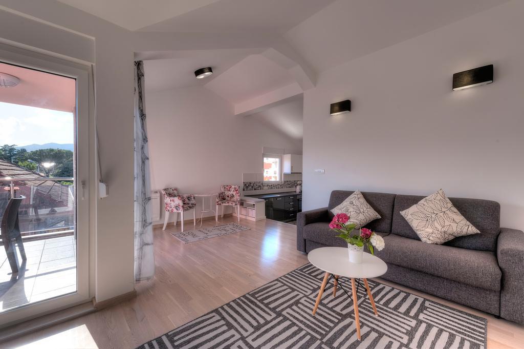 Apartments Delfin ティヴァト エクステリア 写真